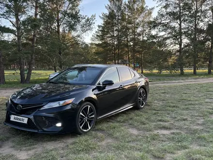 Toyota Camry 2020 года за 14 000 000 тг. в Павлодар – фото 2