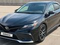 Toyota Camry 2021 года за 13 000 000 тг. в Алматы – фото 3