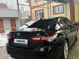 Toyota Camry 2019 года за 14 900 000 тг. в Алматы – фото 4