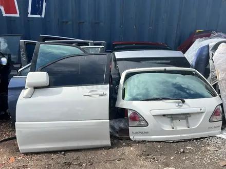Дверь передняя левая задняя левая лексус RX300 за 70 000 тг. в Караганда – фото 2