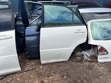 Дверь передняя левая задняя левая лексус RX300 за 70 000 тг. в Караганда – фото 3