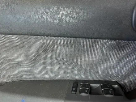 Передняя левая обшивка двери Audi A38L за 10 000 тг. в Караганда – фото 2