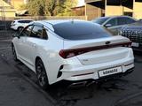 Kia K5 2022 года за 11 000 000 тг. в Алматы – фото 4