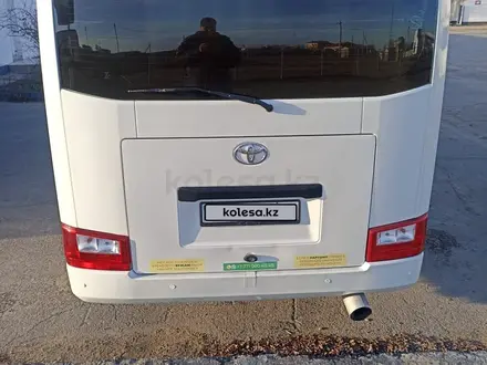 Toyota  Coaster 2017 года за 24 000 000 тг. в Атырау – фото 4