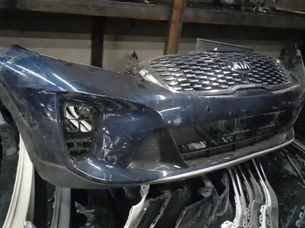 Kia Sorento 2017-2020 передний бампер за 10 000 тг. в Алматы – фото 2