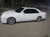 Mercedes-Benz E 200 1997 годаfor1 700 000 тг. в Астана