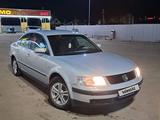 Volkswagen Passat 1997 года за 980 000 тг. в Уральск – фото 2