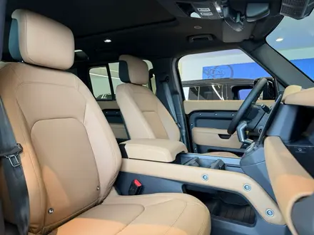 Land Rover Defender X-Dynamic SE 2026 года за 73 815 000 тг. в Астана – фото 12