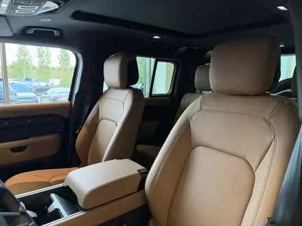 Land Rover Defender X-Dynamic SE 2026 года за 73 815 000 тг. в Астана – фото 13