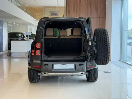 Land Rover Defender X-Dynamic SE 2026 года за 73 815 000 тг. в Астана – фото 16