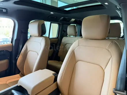 Land Rover Defender X-Dynamic SE 2026 года за 73 815 000 тг. в Астана – фото 25