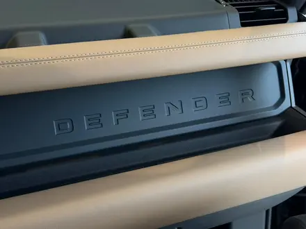 Land Rover Defender X-Dynamic SE 2026 года за 73 815 000 тг. в Астана – фото 26