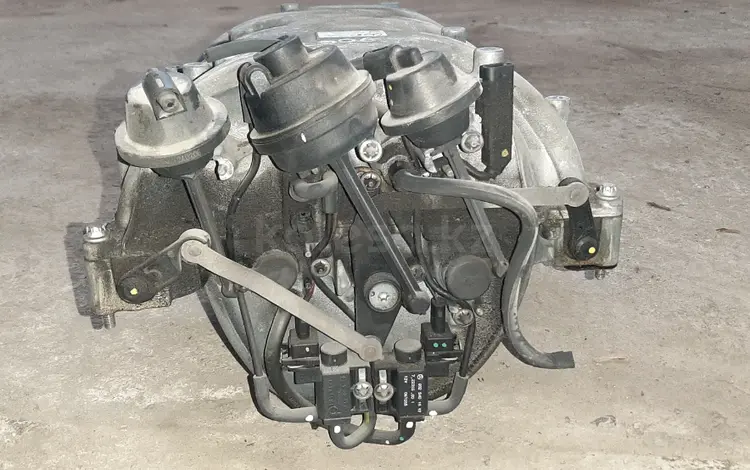 Коллектор на M272 M273 272 273 двигатель от Mercedesfor100 000 тг. в Алматы