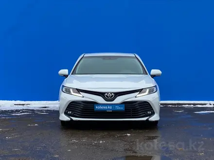 Toyota Camry 2018 года за 10 190 000 тг. в Алматы – фото 2