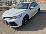 Toyota Camry 2021 года за 18 999 000 тг. в Астана – фото 2