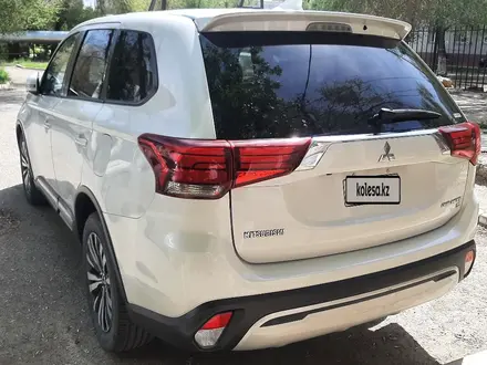 Mitsubishi Outlander 2019 года за 8 000 000 тг. в Атырау – фото 7