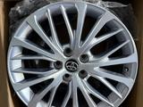 TOYOTA Оригинальные диски Camry 70 за 499 000 тг. в Алматы