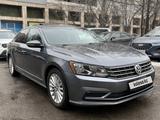 Volkswagen Passat 2017 года за 7 900 000 тг. в Алматы – фото 2