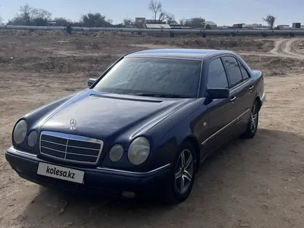 Mercedes-Benz E 280 1997 года за 3 200 000 тг. в Актау – фото 3