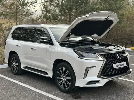 Lexus LX 570 2016 года за 35 700 000 тг. в Астана – фото 44