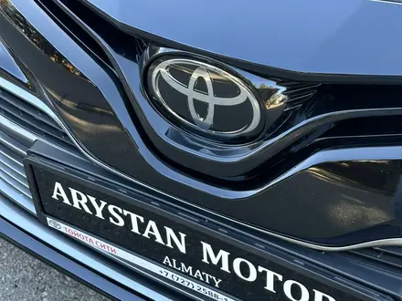 Toyota Camry 2021 года за 15 800 000 тг. в Алматы – фото 9