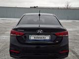 Hyundai Accent 2017 года за 6 600 000 тг. в Актобе – фото 3