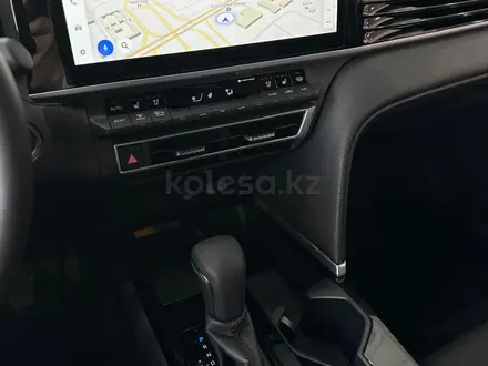 Toyota Camry Luxe 2026 года за 22 190 000 тг. в Алматы – фото 18