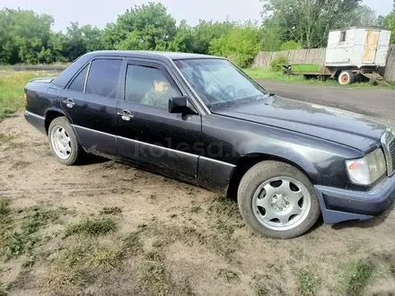 Mercedes-Benz E 300 1990 года за 1 300 000 тг. в Астана