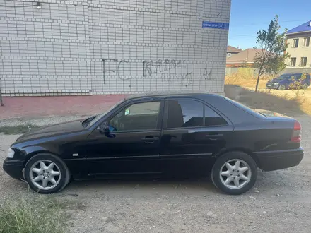 Mercedes-Benz C 230 1995 года за 1 690 000 тг. в Актобе – фото 2