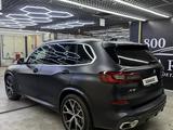 BMW X5 2022 года за 43 000 000 тг. в Алматы – фото 4