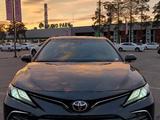 Toyota Camry 2023 года за 18 500 000 тг. в Алматы – фото 2