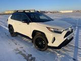 Toyota RAV4 2022 года за 22 000 000 тг. в Актобе – фото 2