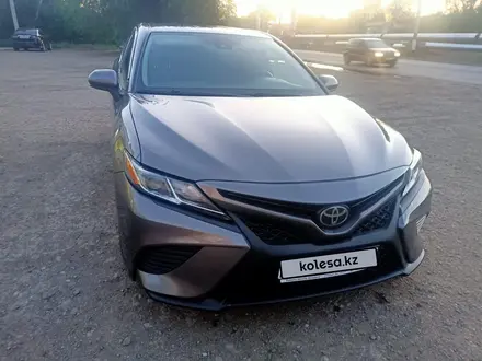 Toyota Camry 2019 года за 13 300 000 тг. в Актобе – фото 9