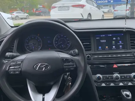 Hyundai Elantra 2019 года за 7 800 000 тг. в Актау