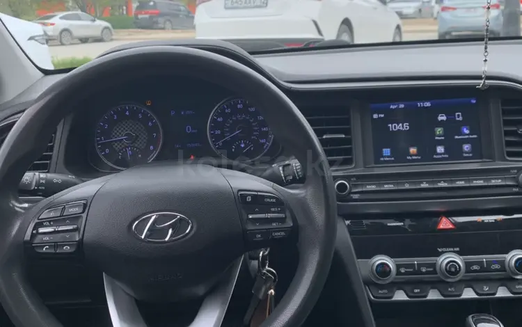 Hyundai Elantra 2019 года за 7 800 000 тг. в Актау