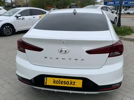 Hyundai Elantra 2019 года за 7 800 000 тг. в Актау – фото 4