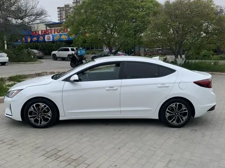 Hyundai Elantra 2019 года за 7 800 000 тг. в Актау – фото 2