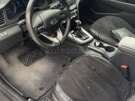 Hyundai Elantra 2019 года за 7 800 000 тг. в Актау – фото 6