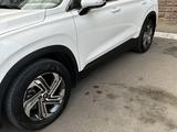 Hyundai Santa Fe 2021 года за 16 500 000 тг. в Астана – фото 2