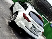 Infiniti FX37, 2010