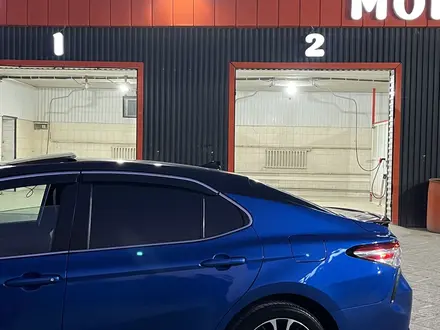 Toyota Camry 2020 года за 7 700 000 тг. в Актау – фото 4