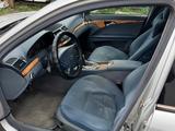 Mercedes-Benz E 240 2003 годаүшін3 450 000 тг. в Караганда – фото 5