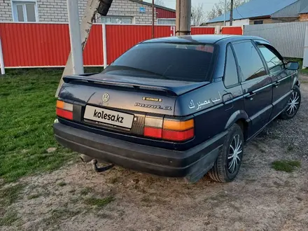 Volkswagen Passat 1991 года за 1 400 000 тг. в Уральск – фото 4
