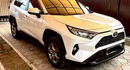 Toyota RAV4 2022 годаfor18 000 000 тг. в Уральск – фото 2