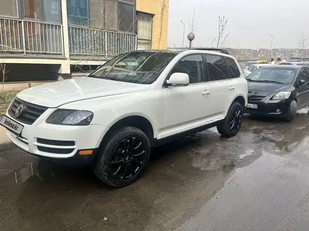 Volkswagen Touareg 2005 года за 6 200 000 тг. в Алматы – фото 2