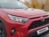 Toyota RAV4 2021 года за 16 600 000 тг. в Костанай – фото 2
