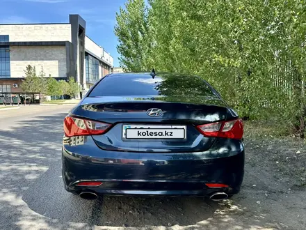 Hyundai Sonata 2010 года за 5 300 000 тг. в Астана – фото 2