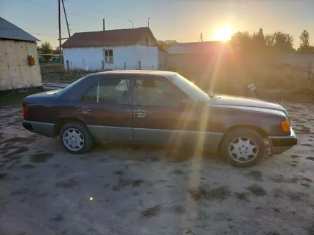 Mercedes-Benz E 230 1991 года за 1 470 000 тг. в Алматы – фото 2