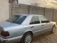 Mercedes-Benz E 220 1994 годаүшін1 800 000 тг. в Тараз