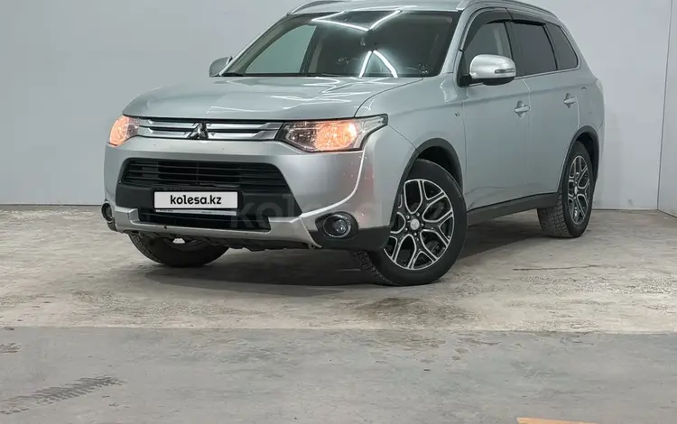 Mitsubishi Outlander 2014 года за 10 500 000 тг. в Актау